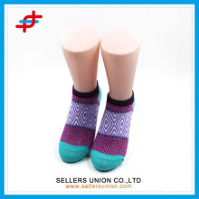 2015 neues Design Mehrfarbige Knöchel-Baumwollsocken Argyle